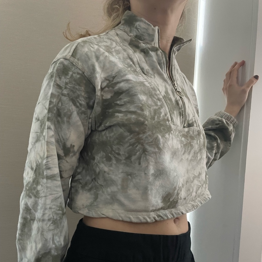 XS green tie dye crop sweatshirt